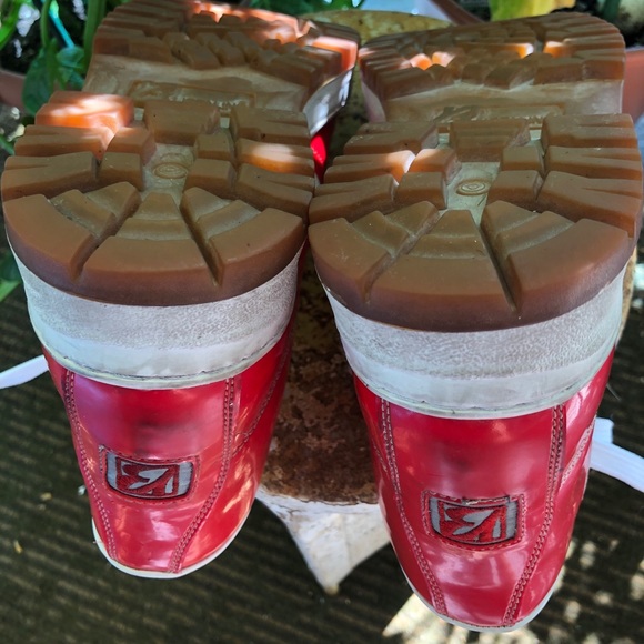 BUFFALINO RED PATENT LEATHER BOOTS - Picture 8 of 9